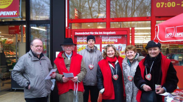 Annette Ganssmüller-Maluche und ihre Unterstützer von der SPD Planegg