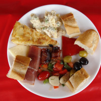 Ein Teller mit Tapas