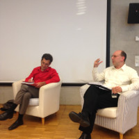 Klaus Barthel im Dialog mit einem Gast